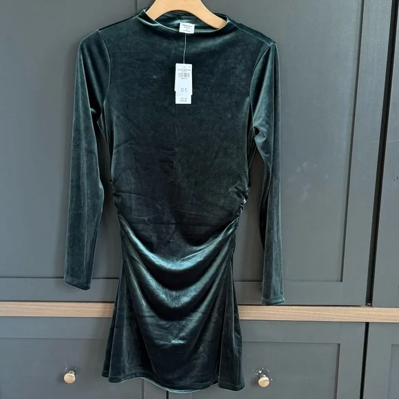 Abercrombie & Fitch Paloma Dark Green Long Sleeve Velvet Dress • M • NWT - Picture 3 of 8